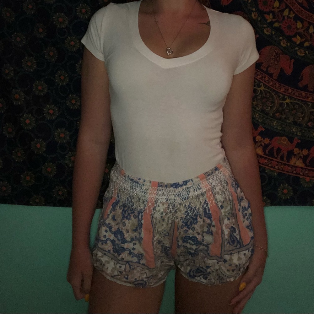 Abstract flowy shorts - Picture 2 of 2